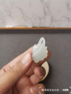 青海老坑冰底白玉银杏叶吊坠